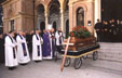 Pogrebni obred vodio je mons. Josip Mrzljak, pomoni biskup zagrebaki, sa asistencijom.